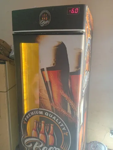 Cervejeira em ótimo estado *