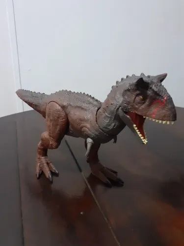 Jurassic world carnotaurus mattel