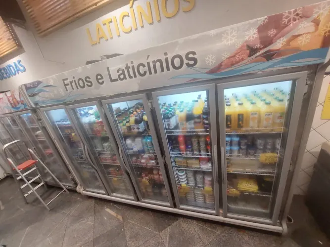 2 geladeiras de 5 portas para comércio