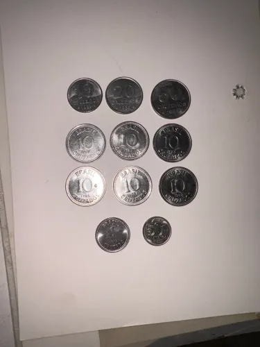 Moedas de cruzeiros e cruzados