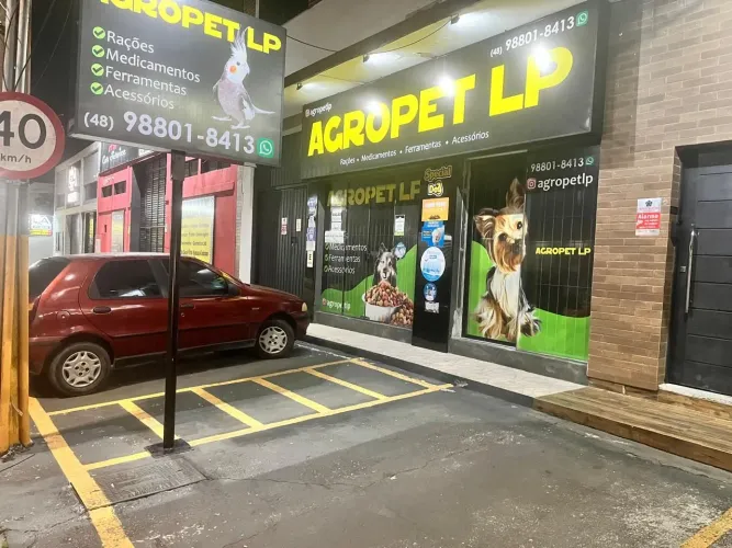 Vendo linda agropecuária loja bem nova com bastante clientela. 