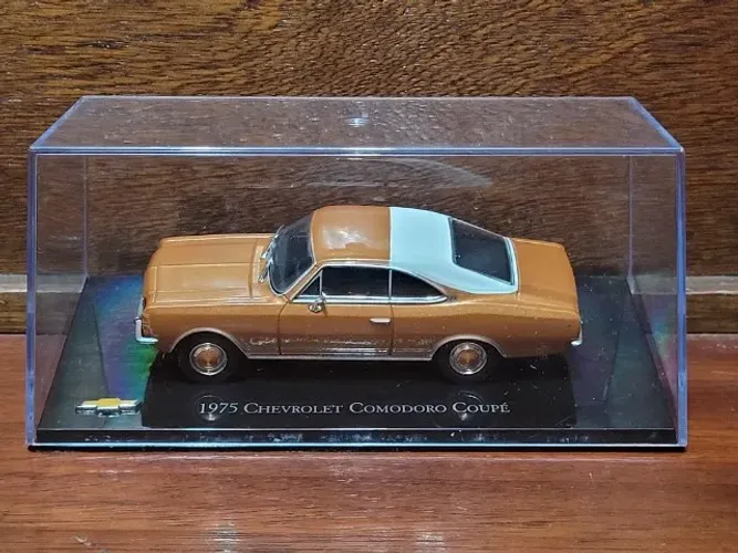 Opala Comodoro Coupe 1975 - Coleção Chevrolet Collection - Carrinho Miniatura 1/43