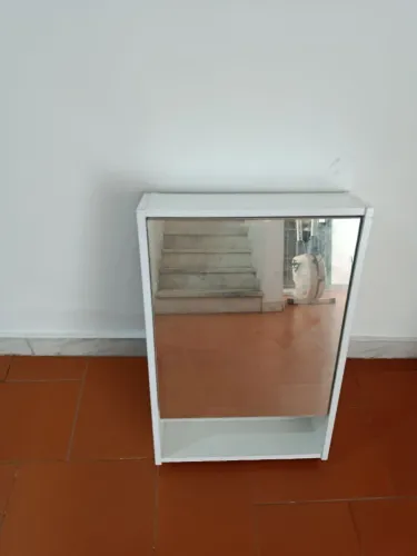 Armário espelhado de banheiro