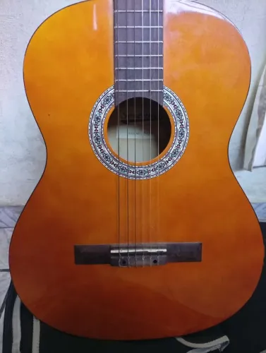 Violão acústico semi-novo