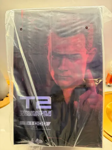 T-1000 hot toys MMS774 em mãos LACRADA 