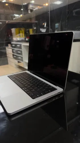 MacBook PRO M5 16gb RAM 512gb