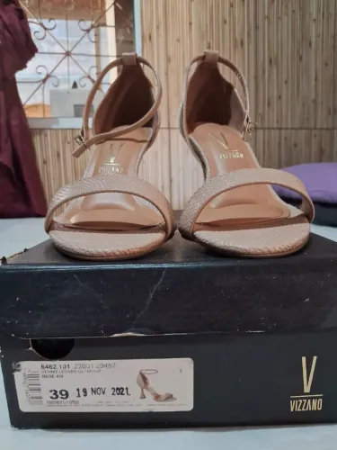 Vendo essa sandália