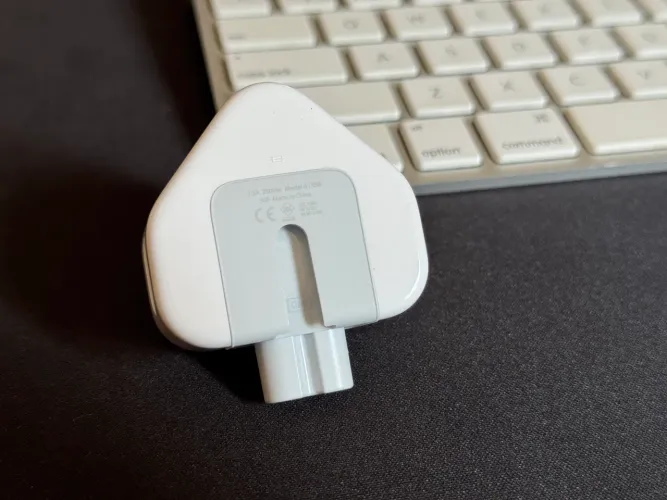 Tomada Apple UK