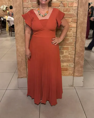 Vestido de festa marca Nayara Cruz, cor terracota, tam. 44.