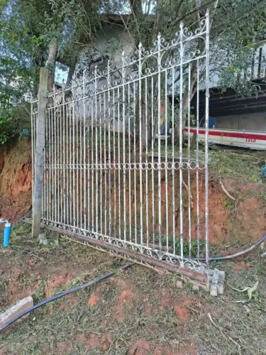 Vendo portão de ferro trabalhado