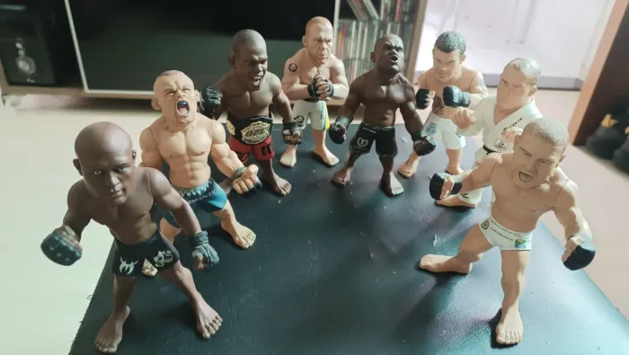8 Bonecos UFC