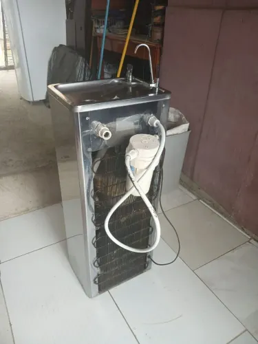 Vendo bebedouro de inox de coluna comercial