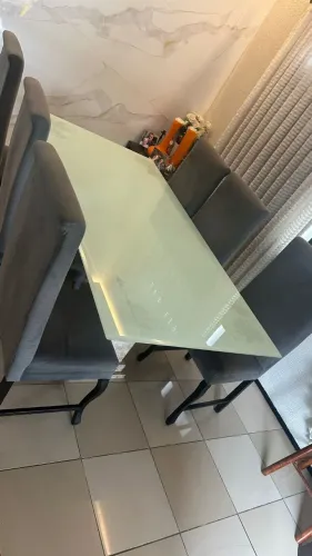 Mesa de Vidro e Pés de Mármore com 6 cadeiras