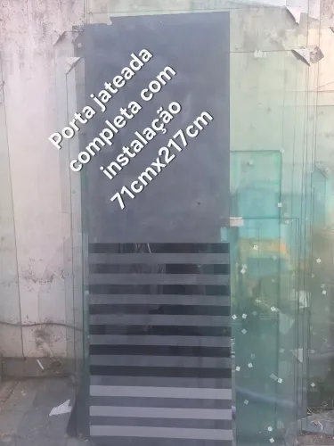 Porta jateada fumê