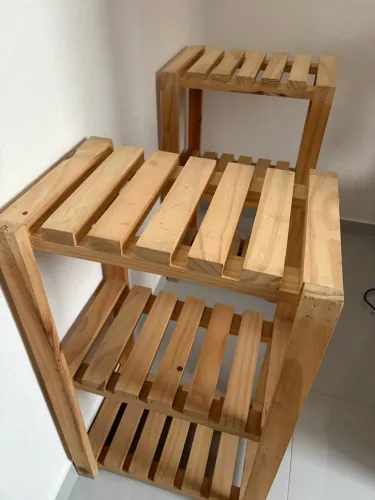 Vendo Estantes de Madeira