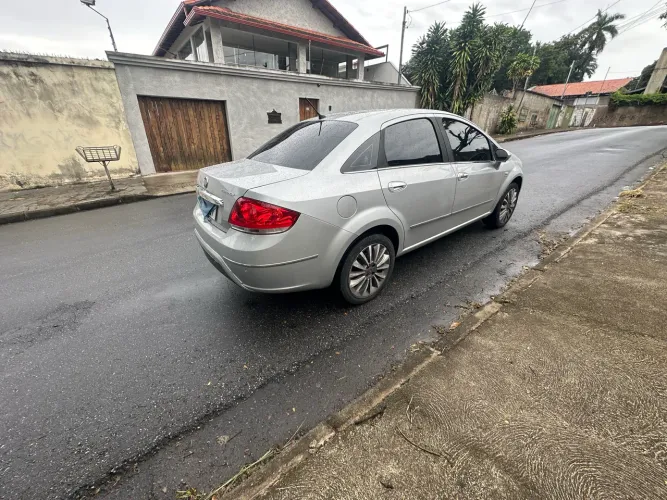 Fiat Linea Essence Dualogic 1.8 Flex 16V 4P 2015