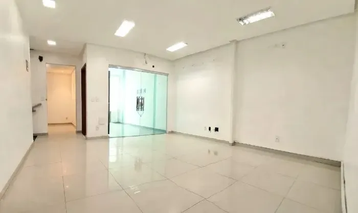 Praça 14/Centro, Casa Comercial/Residencial, 2 Andares, Sala Ampla, 4 Quartos, 3 Banheiros