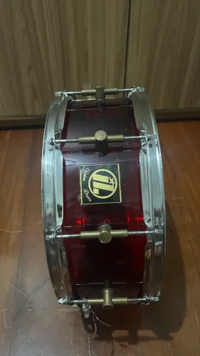 Caixa acrílico feita por Luthier