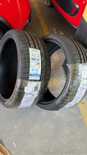 Pneu 245/35/20