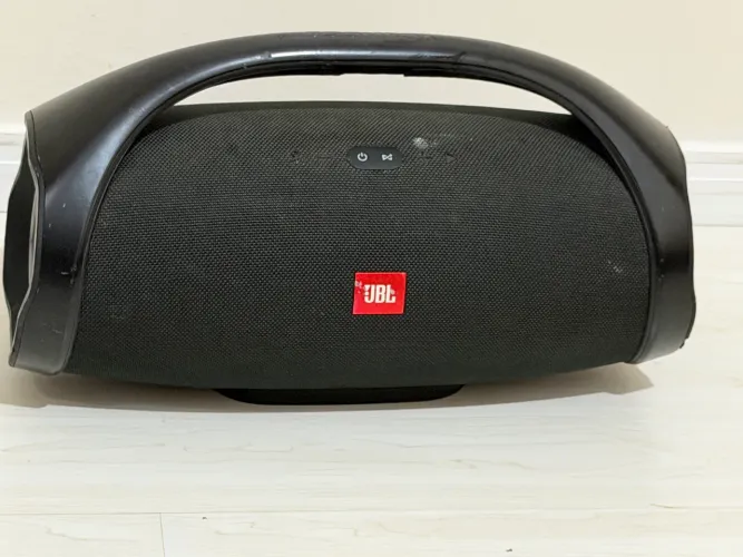 JBL BOMBOX