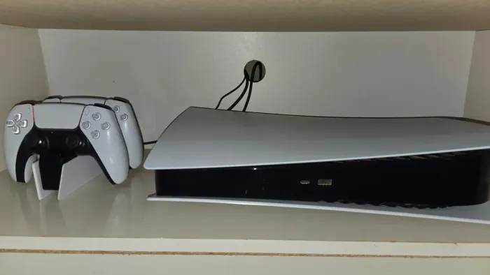 Console Ps5 Com 2 controles e Deck de carregamento