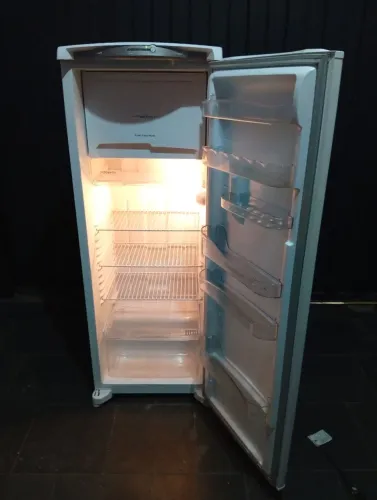 Vendo geladeira Consul Frost Free 340 litros em perfeito funcionamento 