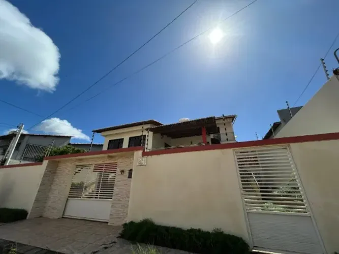 Casa duplex 430 m² , 4 quartos sendo 4 suítes, 4 vagas, podendo ser financiada.