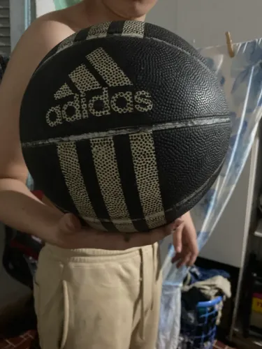 Bola de basquete adidas original pra vender chama no privado