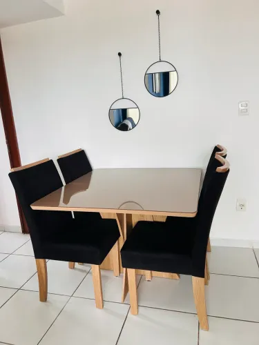 Mesa de jantar 4 lugares 