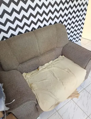 SOFÁ MARROM 2 LUGARES