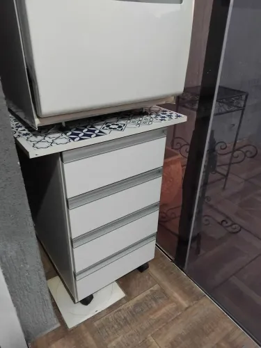 Gaveteiro Multiuso Branco com 4 Gavetas e Rodízios - Ótimo Estado<br>R$ 180,00