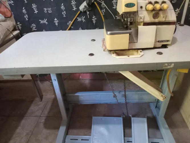 Máquina costura overlock yamata 