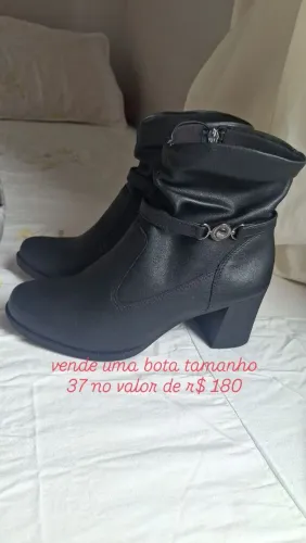 Vende-se uma bota número 37 o valor 180
