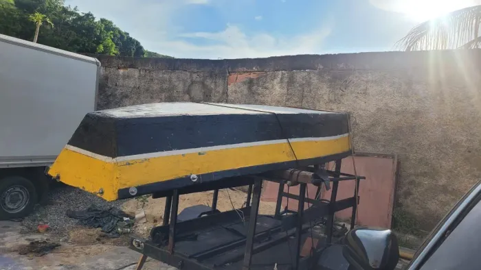 vendo barco maverick, cabe quatro pessoas motor: 6.5 marca: maverick