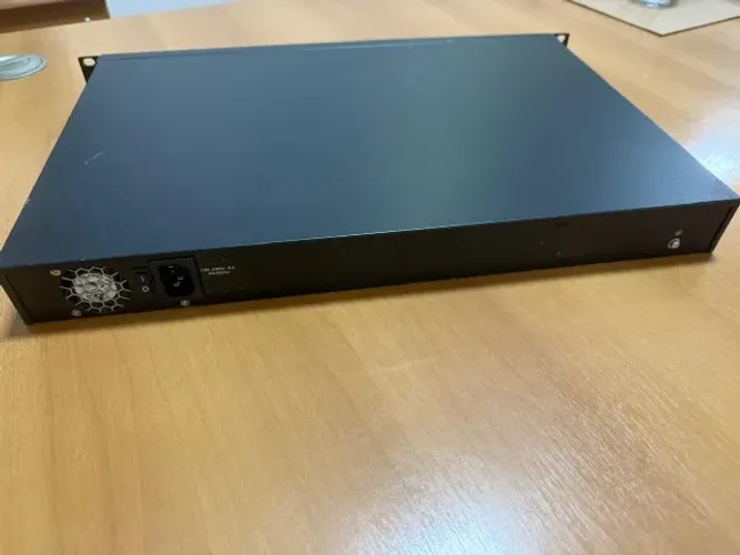 Switch Gerenciável 24 portas PoE Gigabit 4 portas Mini-Gbic  SG 2404 POE L2+ V2