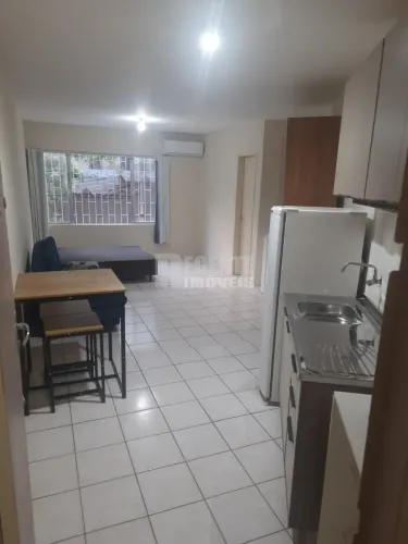 Ótima kitnet para locação no bairro Carvoeira, em frente a UFSC!