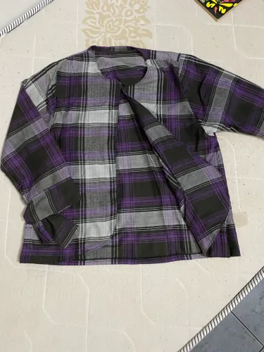 Camisa xadrez feminina roxa e preta