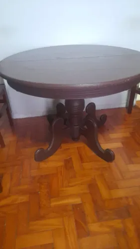 Mesa com 4 cadeiras em madeira