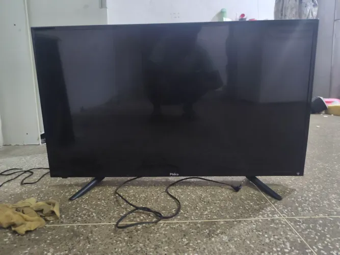 Vendo televisão semi nova