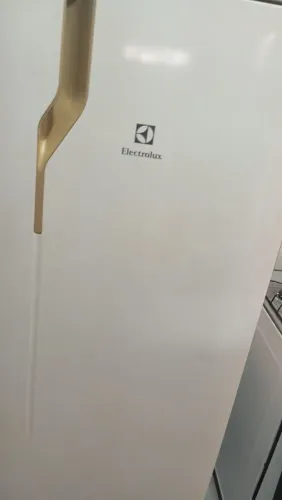 Geladeira 600 em perfeito funcionamento