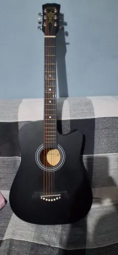 Vendo violão em otimo estado. (Não fazemos entrega por correio!