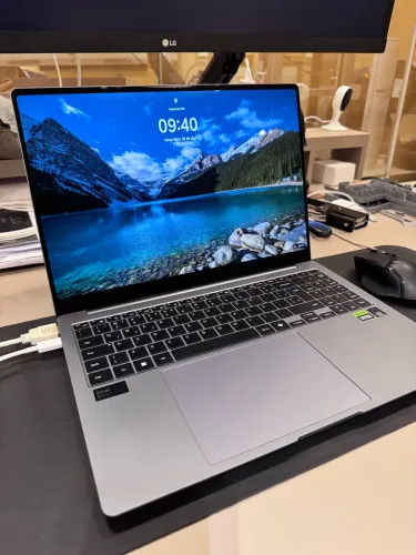  Galaxy Book4 Ultra Core Ultra 9 | Rtx 4070 | 32GB RAM | 1TB SSD | 16 AMOLED | Top