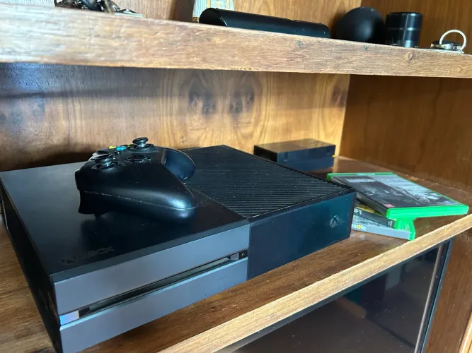 Xbox one + manete + 3 jogos mídia física 