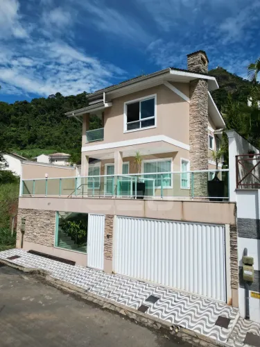 Casa alto Padrão no Parque dos Nobres - Domingos Martins | Centro