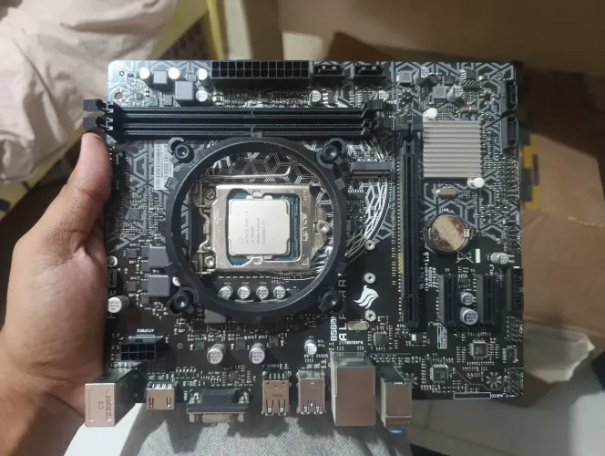 Placa mãe Alphard B560M-T + i3 10100f