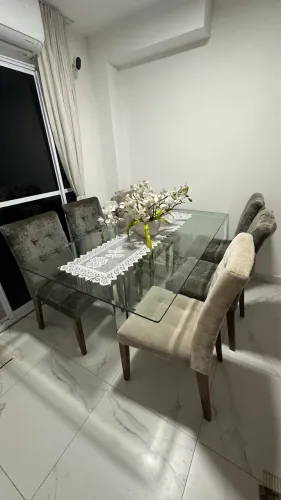 Sala de jantar mesa de vidro com 6 cadeiras