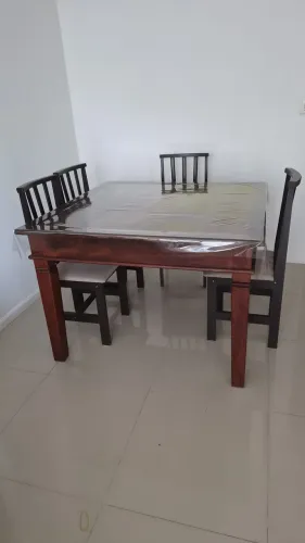 Mesa 1m.40cm em madeira resto de obra com 4 cadeiras