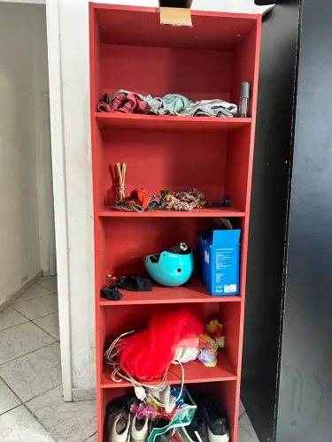 Estante vermelha pra livro