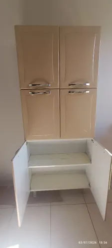 Vendo paneleiro 6 portas. $350,00.