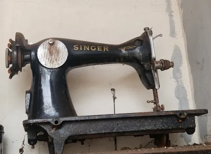Máquina de costura singer